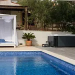 Luxury -heated Pool -jacuzzi