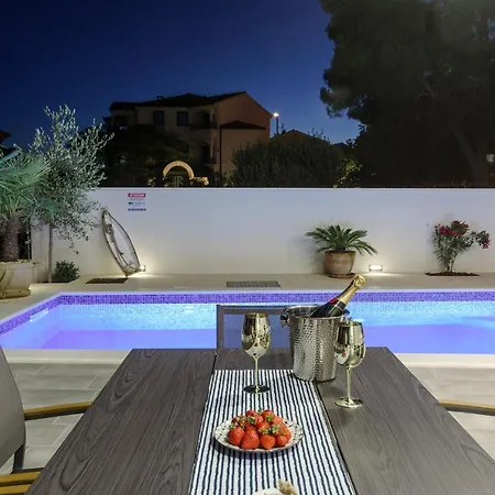 ヴィラ Luxury -heated Pool -jacuzzi トロギール