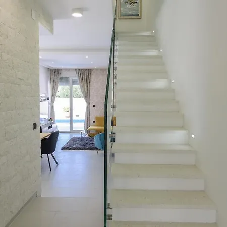 Luxury -heated Pool -jacuzzi فيلة تروغير