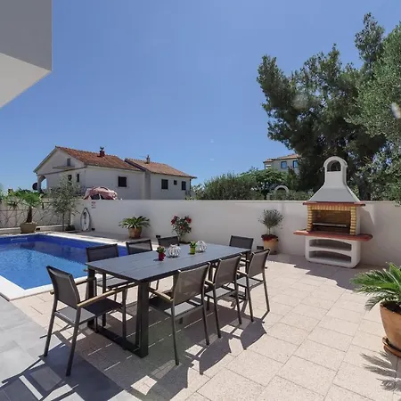 Luxury -heated Pool -jacuzzi تروغير