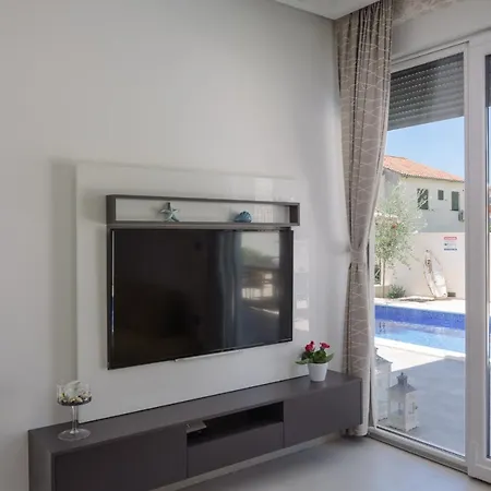 Luxury -heated Pool -jacuzzi Vila