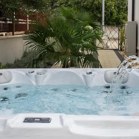 Luxury -heated Pool -jacuzzi * Trogir