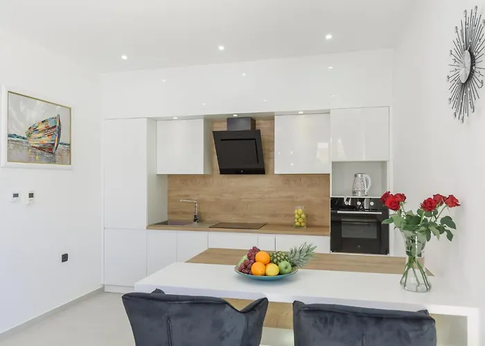 Luxury -heated Pool -jacuzzi *