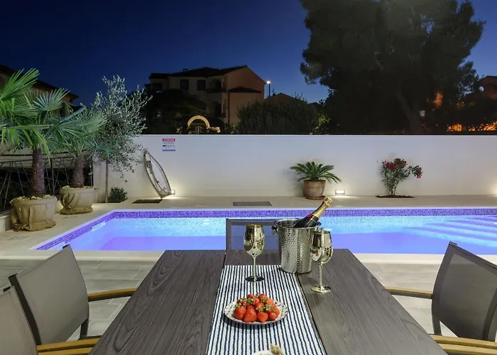 Vila Luxury -heated Pool -jacuzzi Trogir