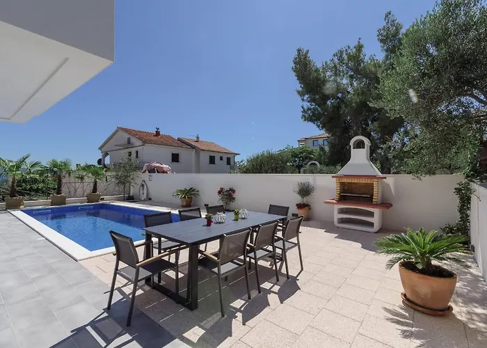 Luxury -heated Pool -jacuzzi Trogir