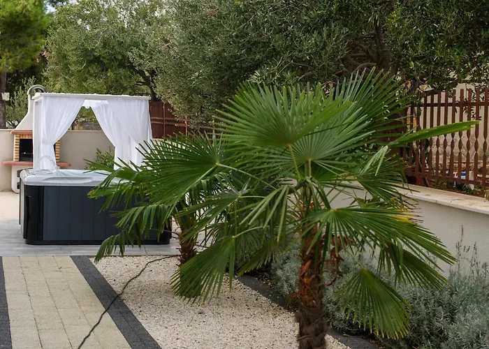 Vila Luxury -heated Pool -jacuzzi Trogir