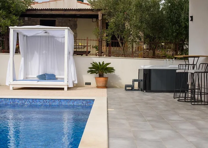 Vila Luxury -heated Pool -jacuzzi *