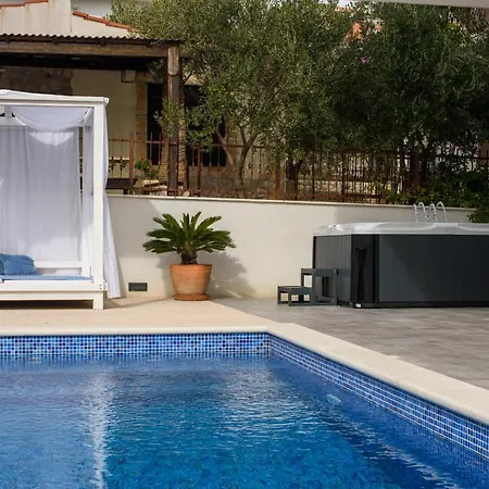 Luxury -heated Pool -jacuzzi